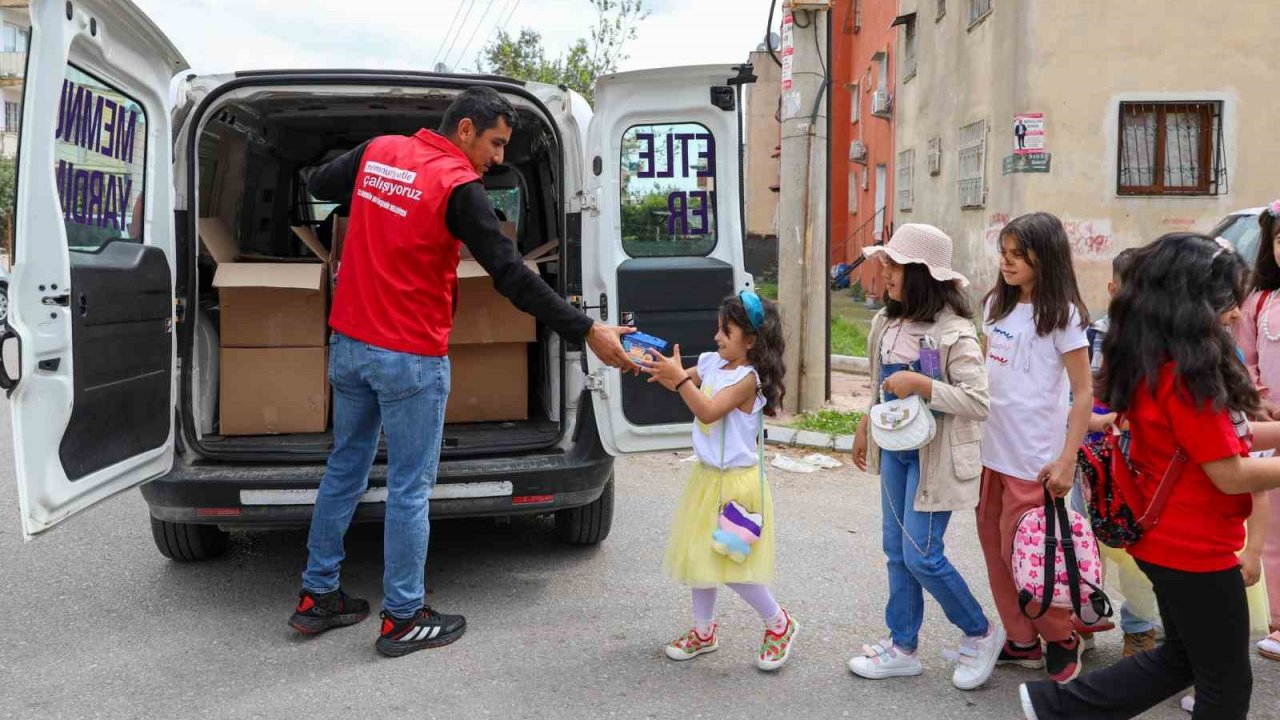 Mersin Büyükşehir Belediyesinden çocuklara bayram hediyesi