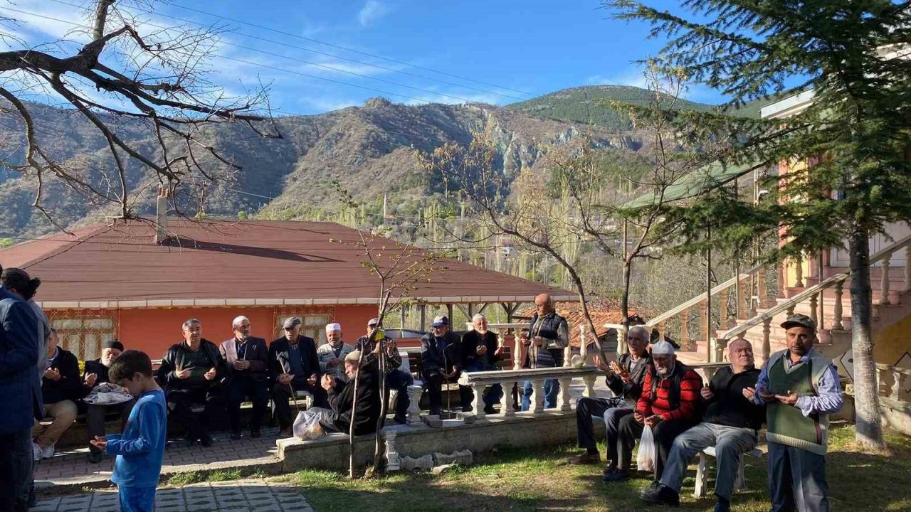 Geleneksel çörek bayramı ile köyde 50 olan nüfus 500’e çıkıyor