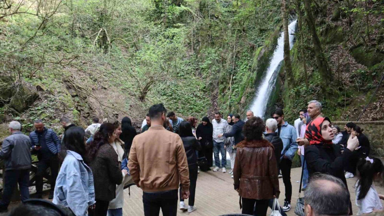 Düzce’nin gözde doğal güzelliklerinde bayram yoğunluğu