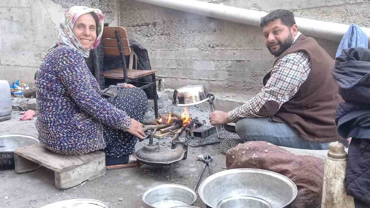 Çırak bulamayınca, işi hanımına öğretti, şimdi zamanla yarışıyorlar