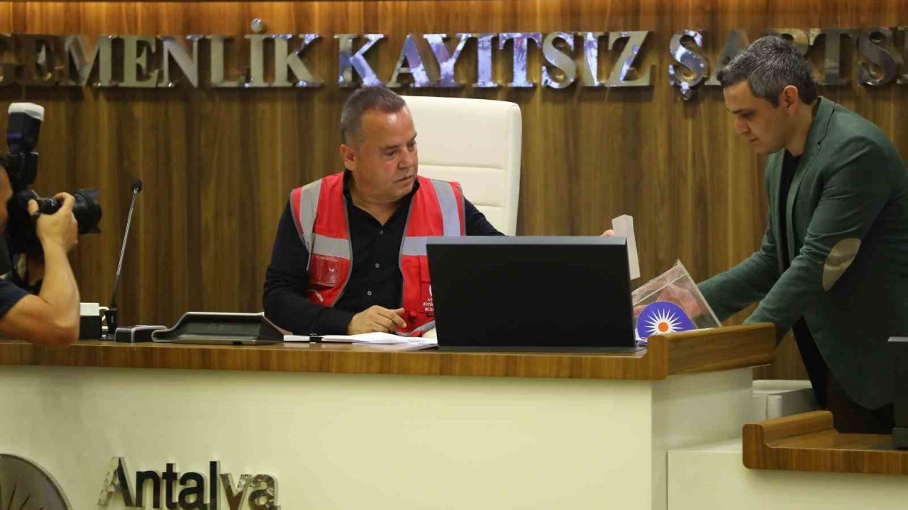 Antalya Büyükşehir Belediye Meclisi yeni dönemin ilk toplantısını yaptı