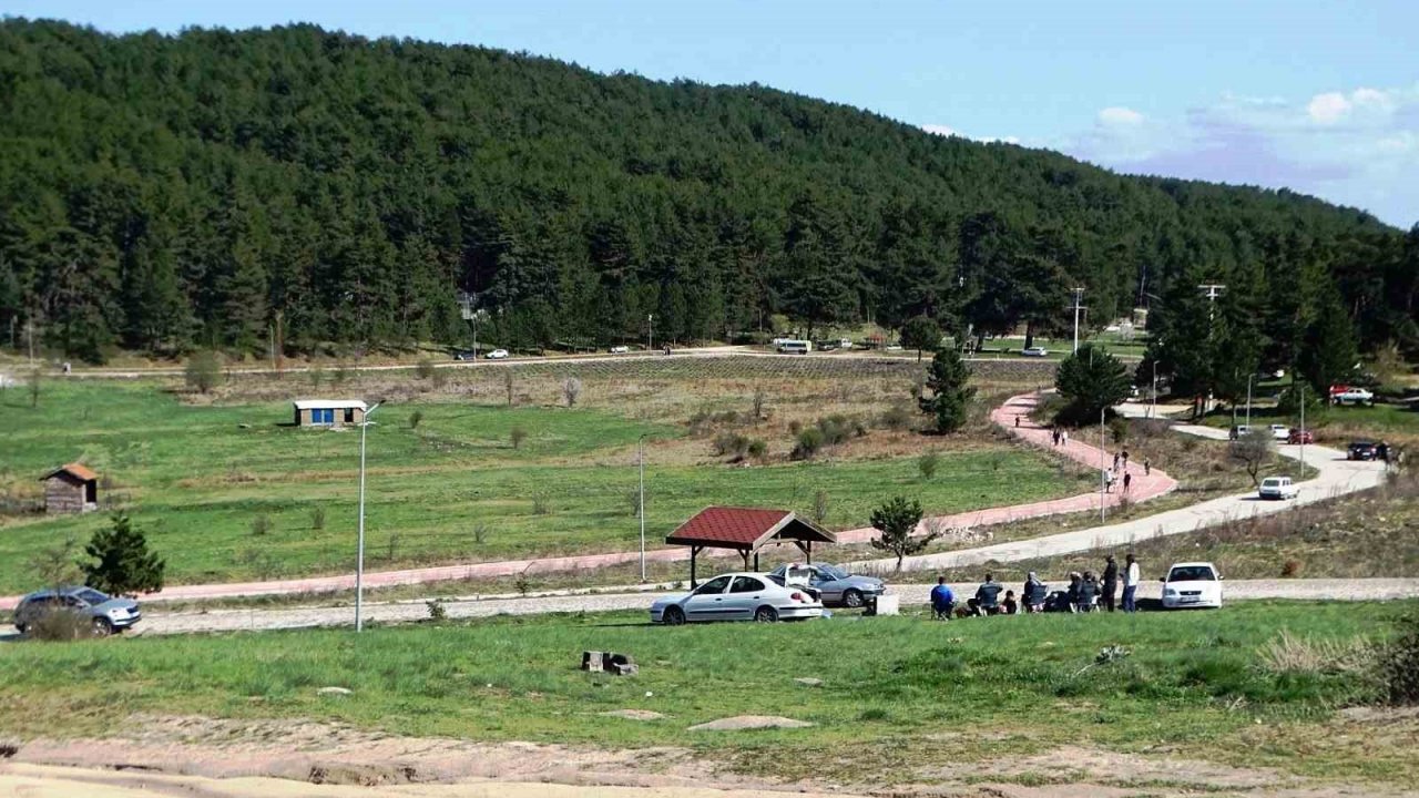 Simav Gölcük Yaylasında bayram tatili yoğunluğu