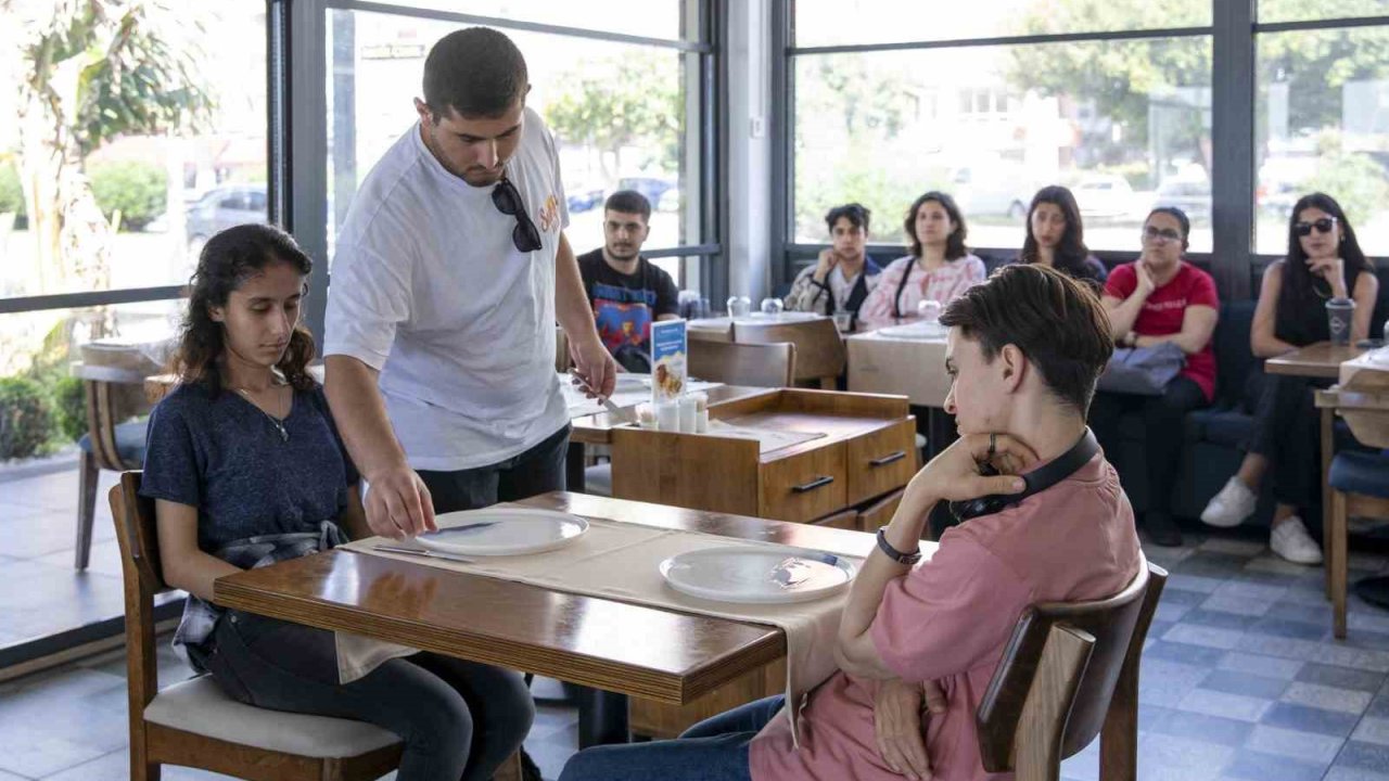 Mersin’de gençler ’Mertuseg Projesi’ ile turizm sektörüne hazırlanıyor