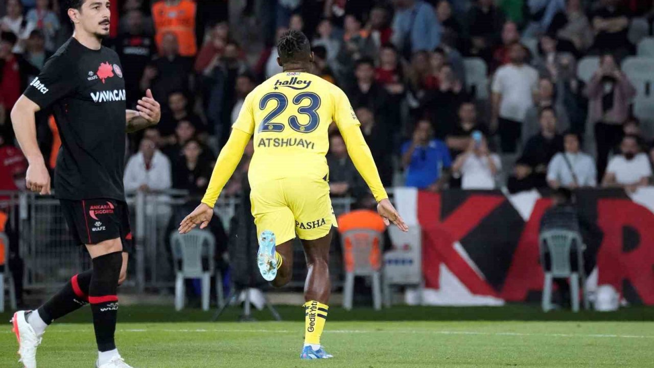 Michy Batshuayi bu sezon 22. golünü attı