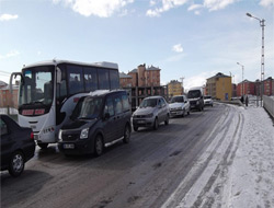 Kars'ta Yollar Buz Pistine Döndü