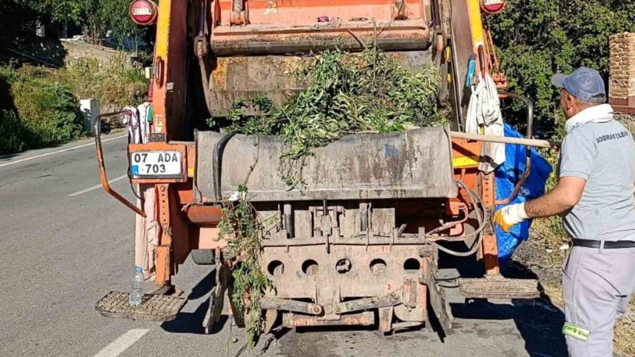 Belediye ekiplerinden bayram temizliği