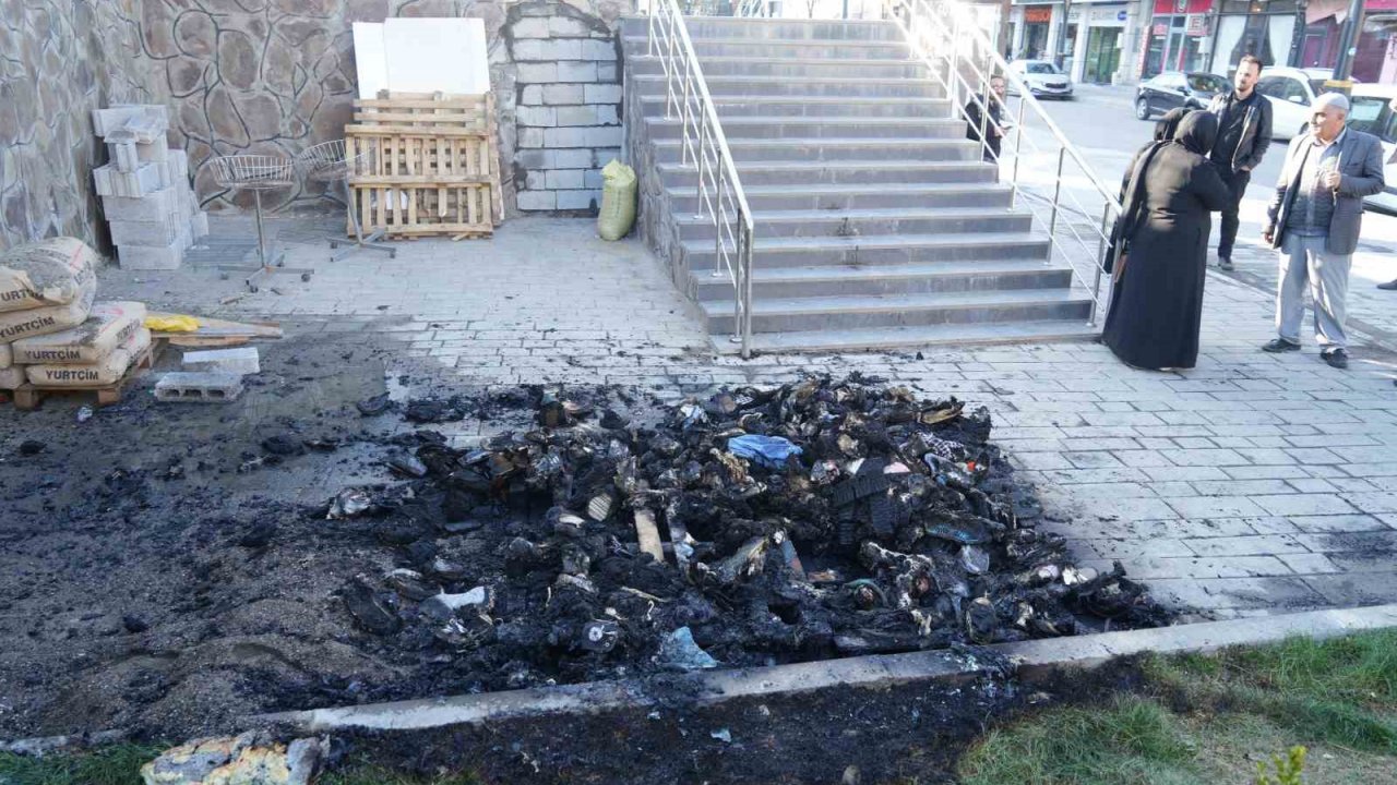 DEM Partili belediyeye tepki gösteren şahıs eşyalarını ateşe verdi