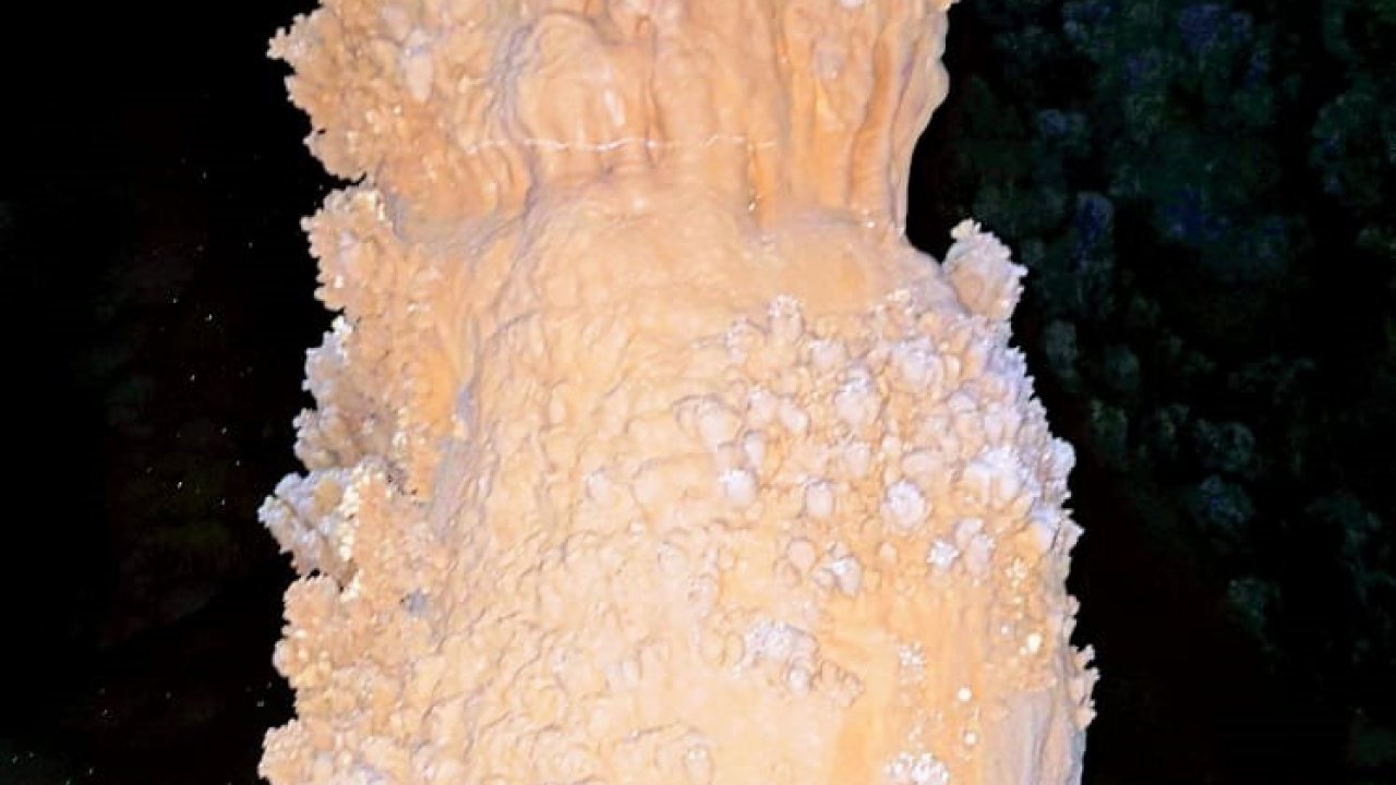 Elazığ’da insan figürünü andıran milyonlarca yıllık oluşumlar hayranlık oluşturuyor