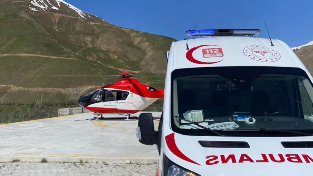Bahçesaray’da iki hasta ambulans helikopterle hastaneye sevk edildi