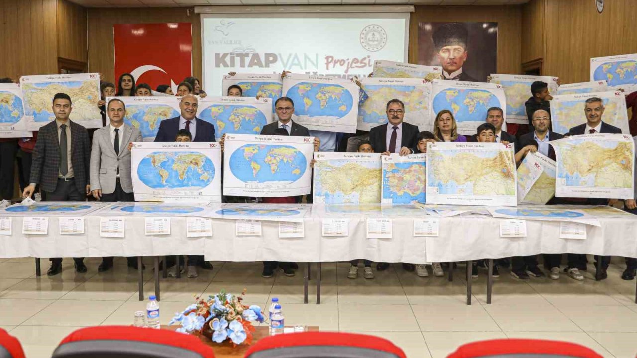 Van’da öğrencilere harita dağıtımı yapıldı