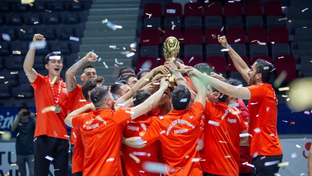 Hentbol Erkekler 1. Ligi’nde Mihalıççık Belediyesi şampiyon oldu