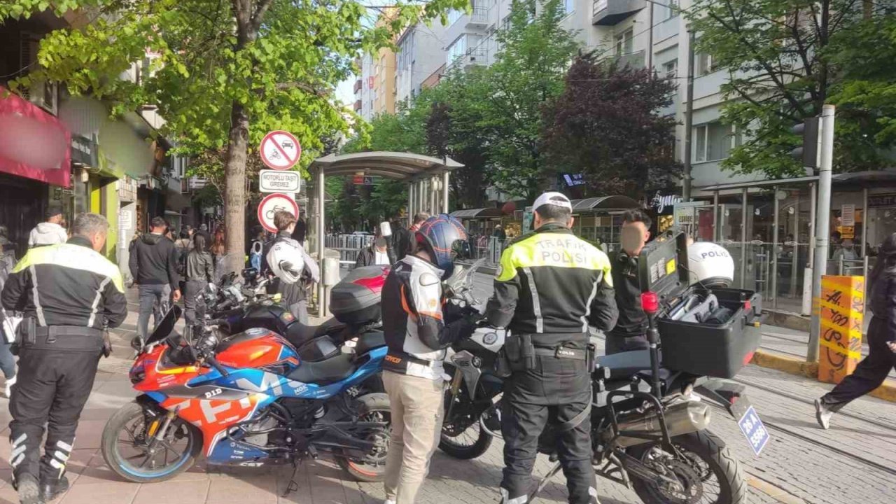 Trafik kurallarına uymayan 41 motosiklet ve motorlu bisiklet sürücüsüne ceza kesildi