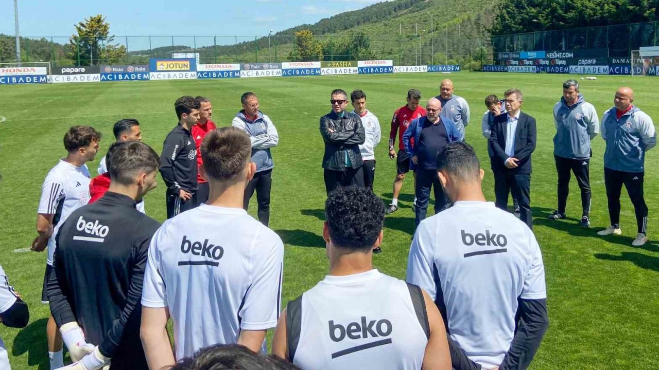 Beşiktaşlı yöneticiler, futbol A takımıyla buluştu