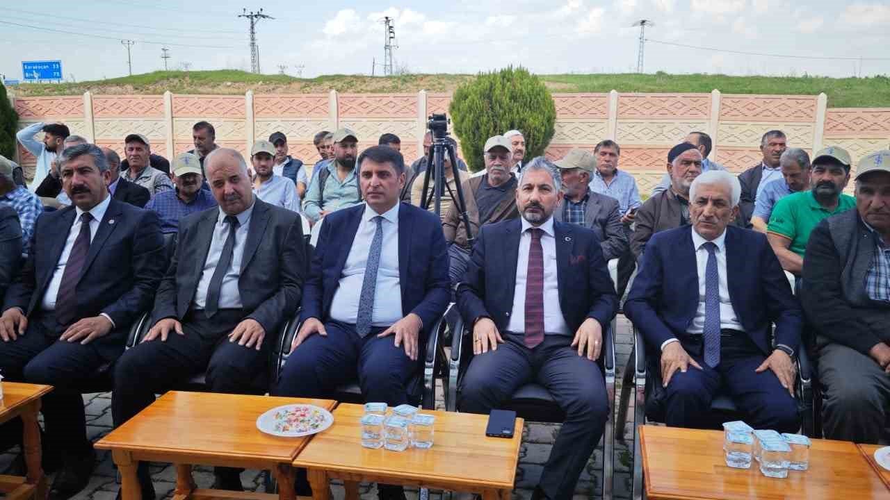 Elazığ’da Trabzon hurması fidan dağıtımı gerçekleşti