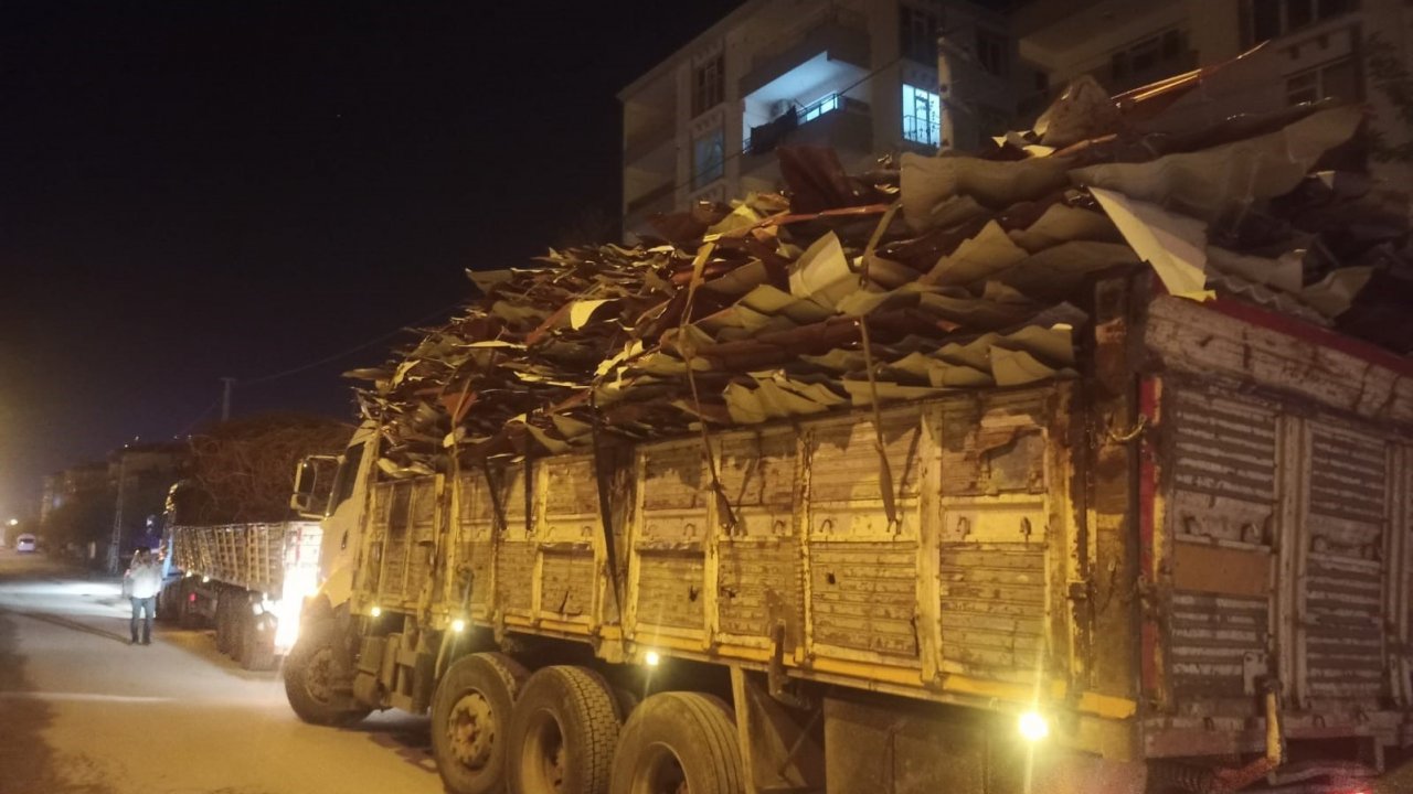 Gölbaşı’nda trafiği tehlikeye atan hurda yüklü tırlara ceza