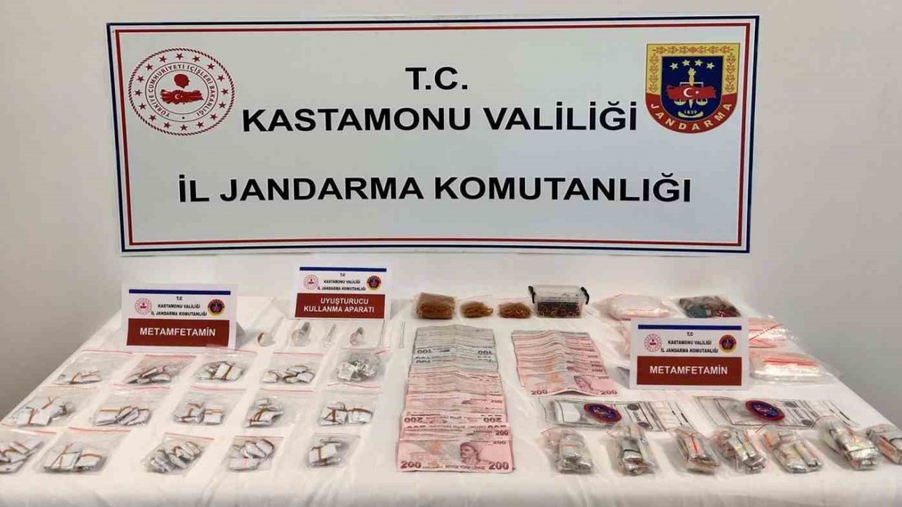 Araçlarında uyuşturucu madde ile yakalanan 2 şahıs tutuklandı