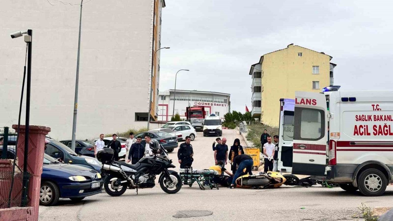 Bilecik’te motosikletlerin çarpışması sonucu 1 kişi yaralandı
