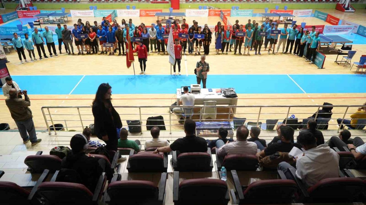 Muş’ta Masa Tenisi Turnuvası 60 sporcunun katılımı ile başladı
