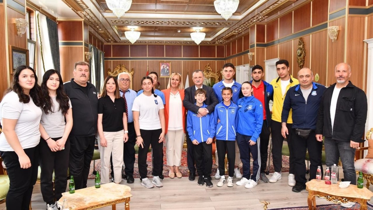 Şampiyonlardan Başkan Balaban’a ziyaret