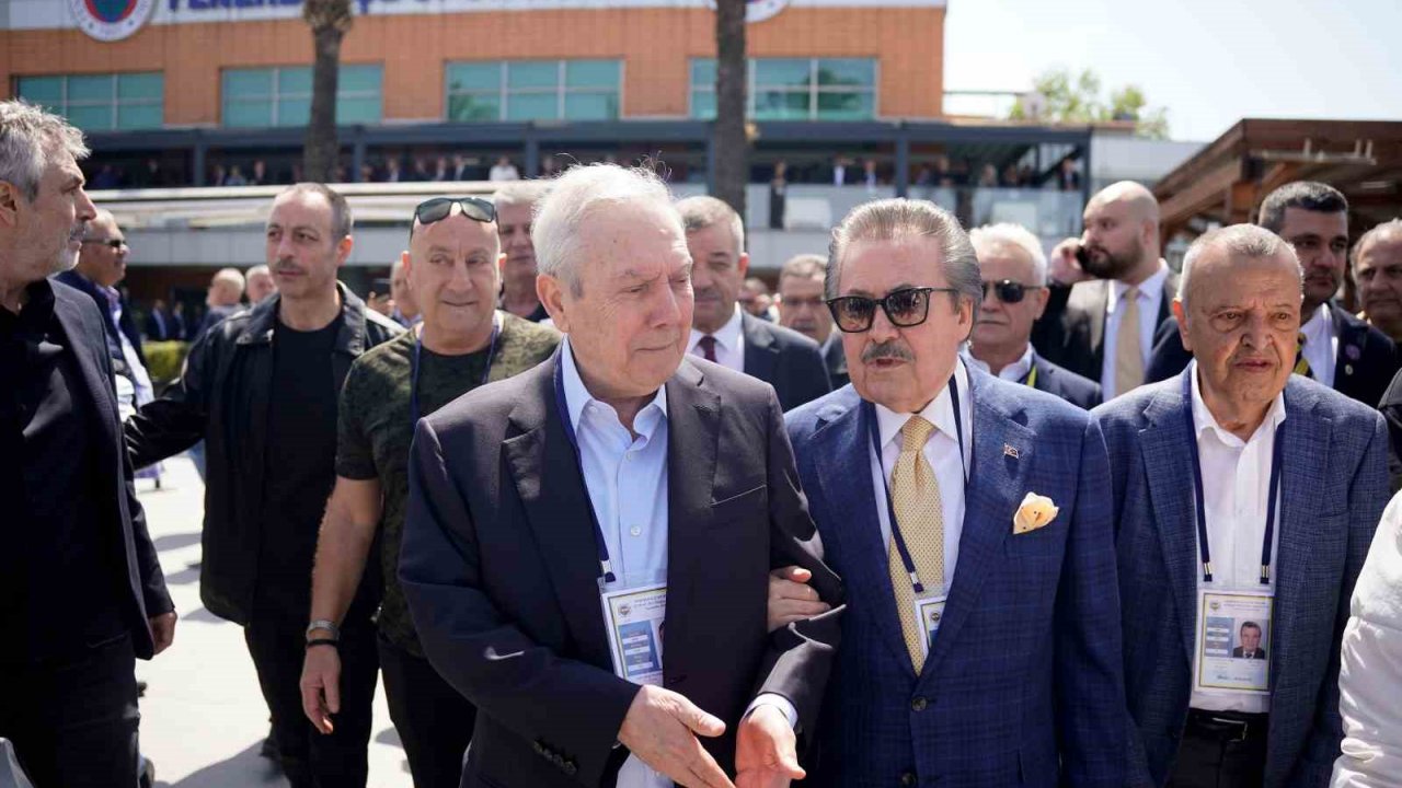 Aziz Yıldırım 6 yıl sonra Fenerbahçe tesislerinde