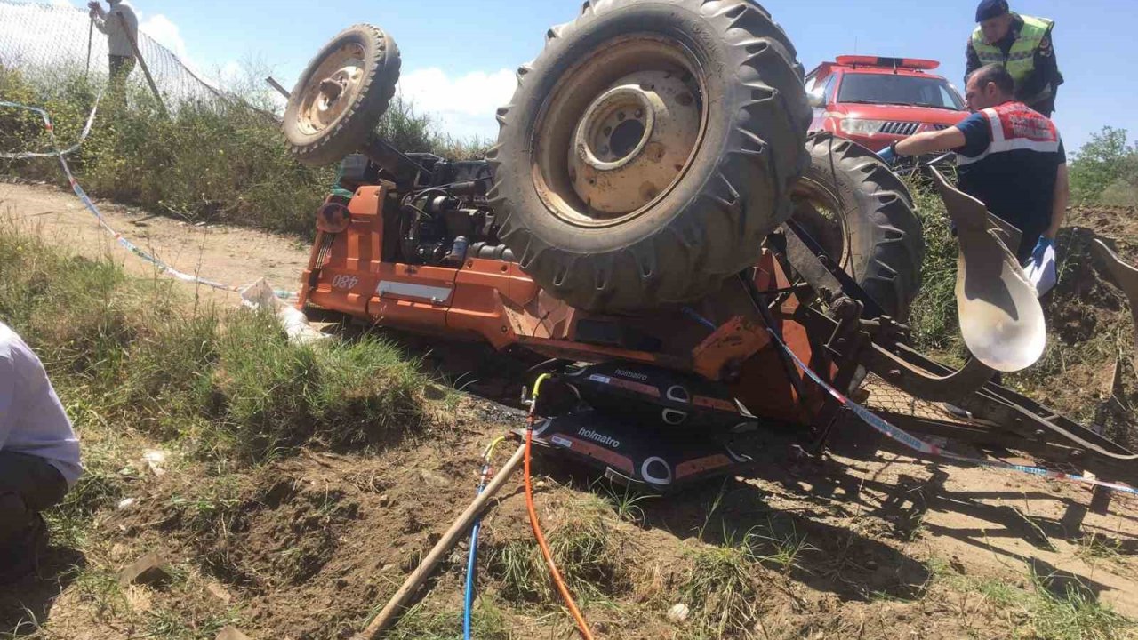 Devrilen traktörün altında kalan kişi hayatını kaybetti