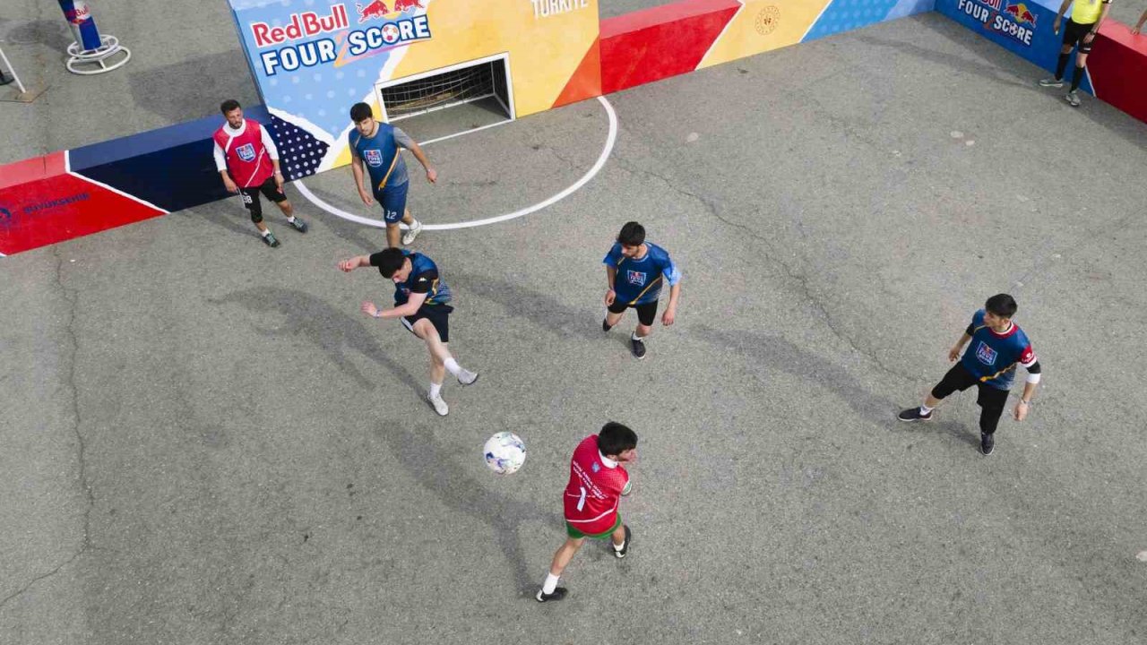 Red Bull Four 2 Score’da kazanan ’Futbolun Çavuşları’