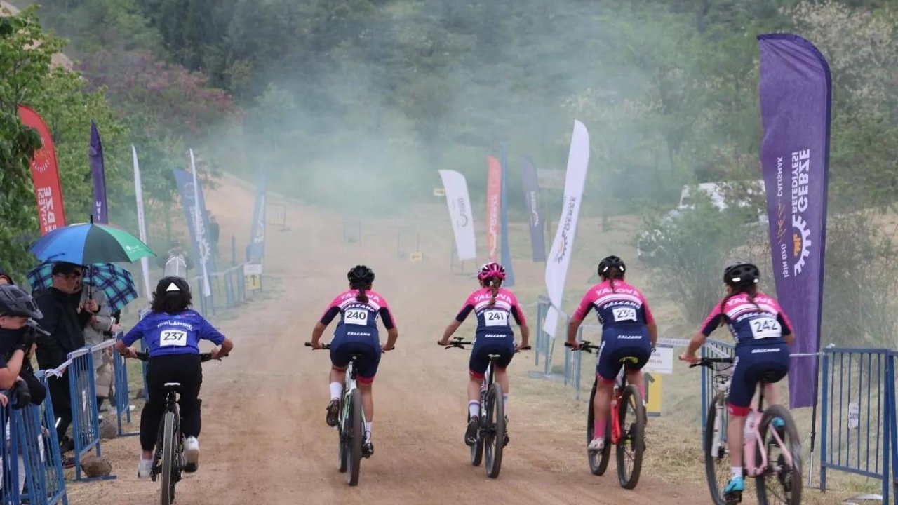Dağ bisikletçilerinin mücadelesi nefes kesti