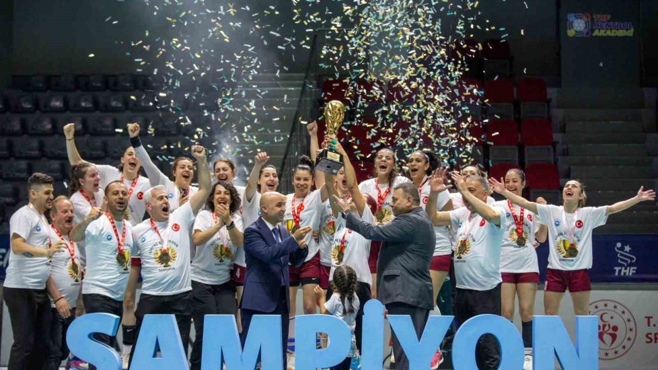 Hentbol Kadınlar 1. Ligi’nde Ortahisar Belediyesi şampiyon oldu