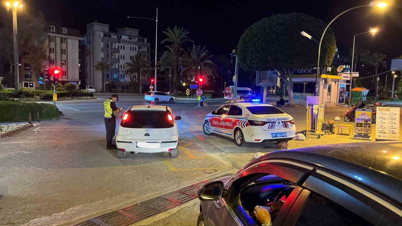 Alanya’da 8 araç trafikten men edildi