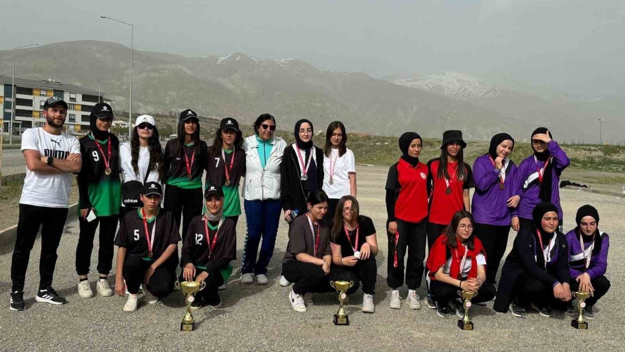 Tercan Anadolu Lisesi kızları boccede Erzincan birincisi oldu