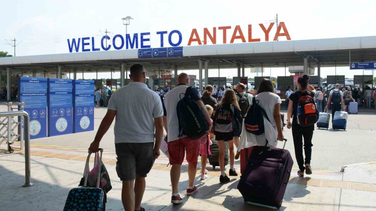 Antalya’dan yeni turist rekoru