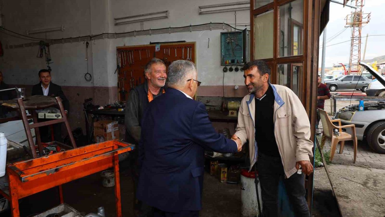 Başkan Büyükkılıç, Pınarbaşı sanayi esnafı ile kucaklaştı