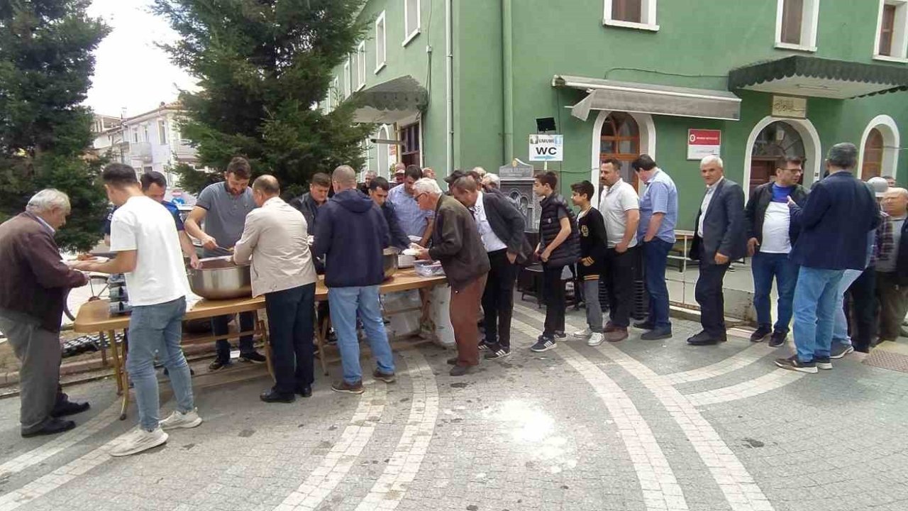Hisarcık’ta Şehitler Mahallesinde hayır yemeği