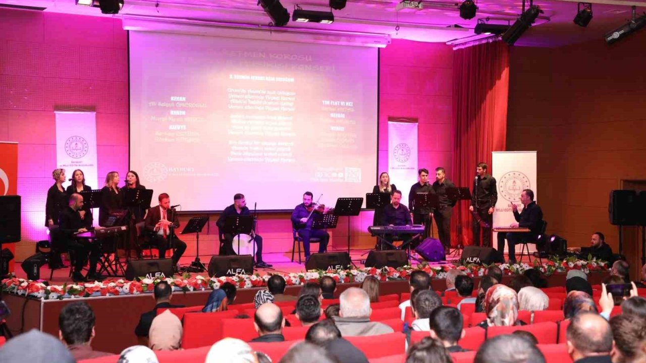 Bayburt’ta Öğretmen Korosu Tasavvuf Musikisi Konseri düzenlendi