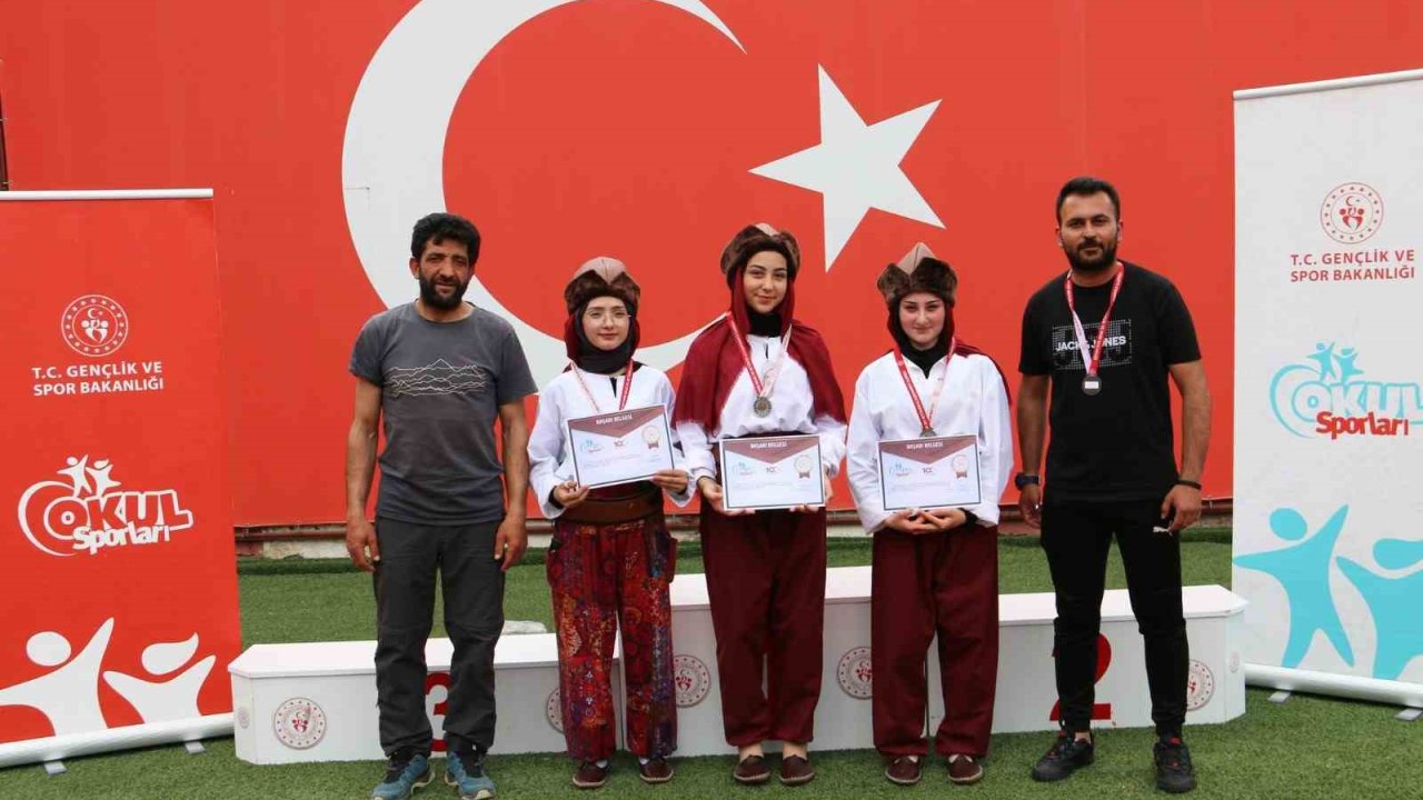 Darendeli kız öğrenciler Türkiye Şampiyonası’nda finale kaldı
