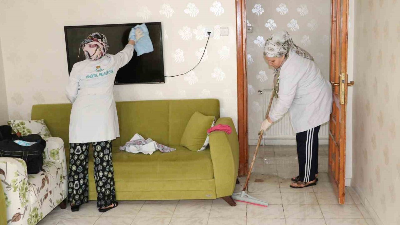 Haliliye’de evde bakim hizmeti ile haneler temizleniyor