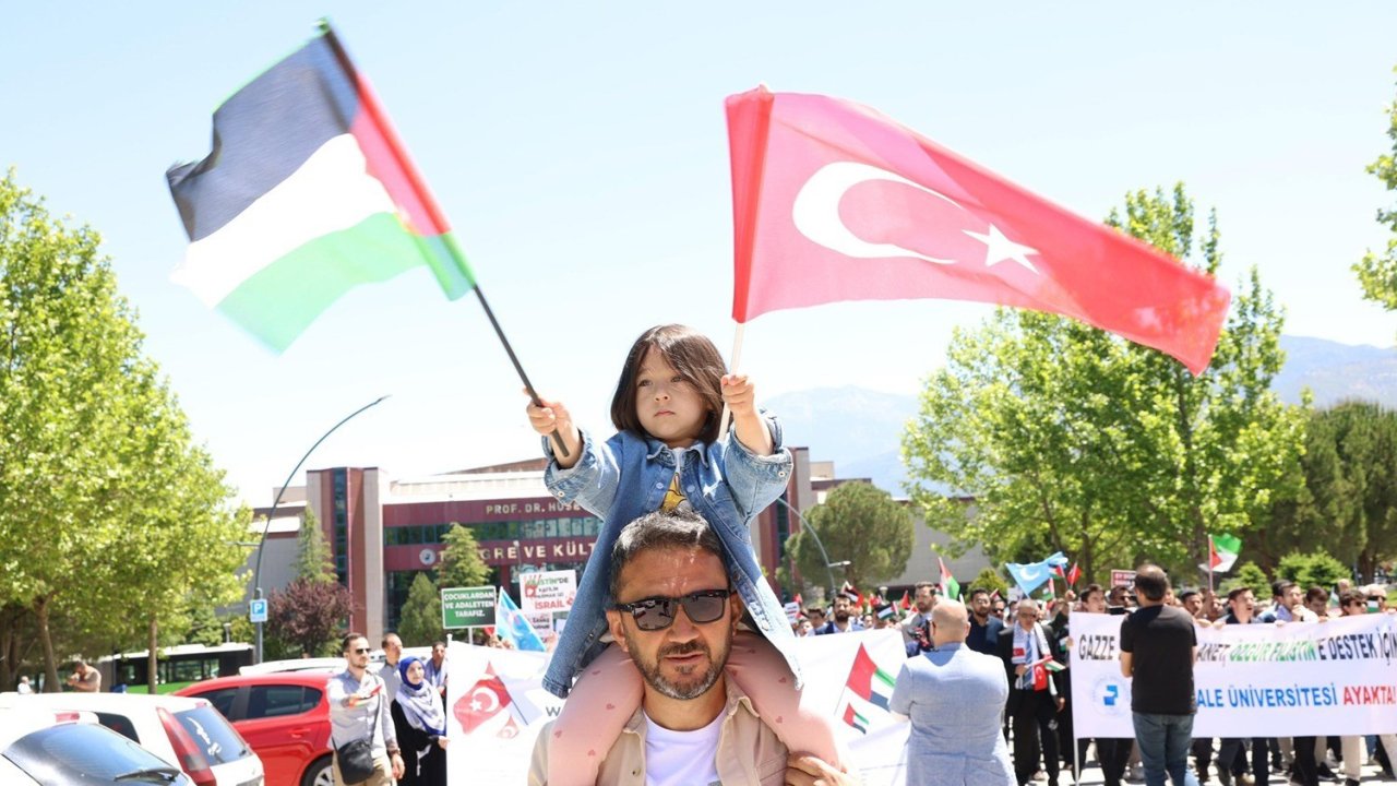 PAÜ’de Filistin’e destek yürüyüşü yapıldı