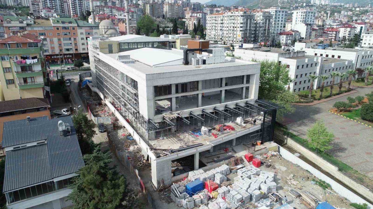 Akçaabat Kültür Merkezi inşaatında sona gelindi