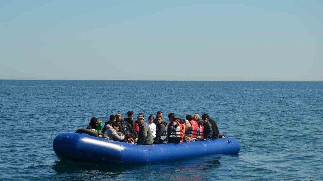 Çanakkale’de 17’si çocuk 40 kaçak göçmen kurtarıldı