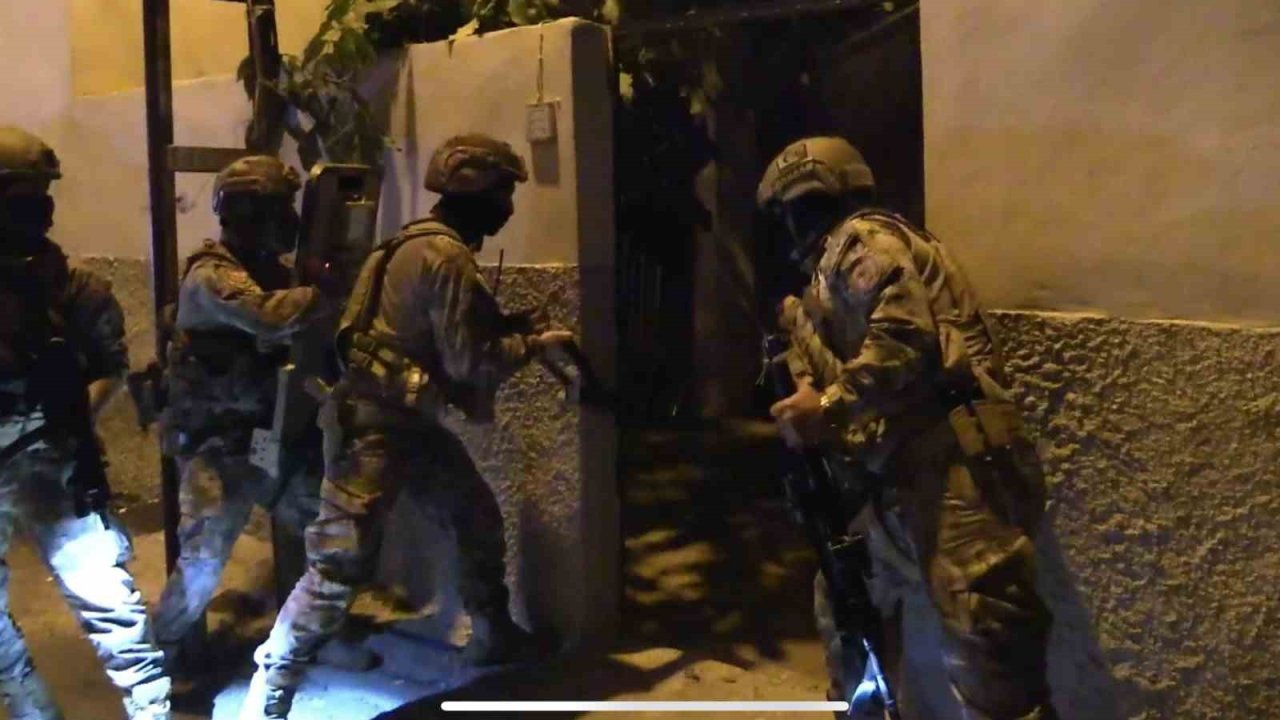 Mersin’de silah kaçakçılarına çifte operasyon