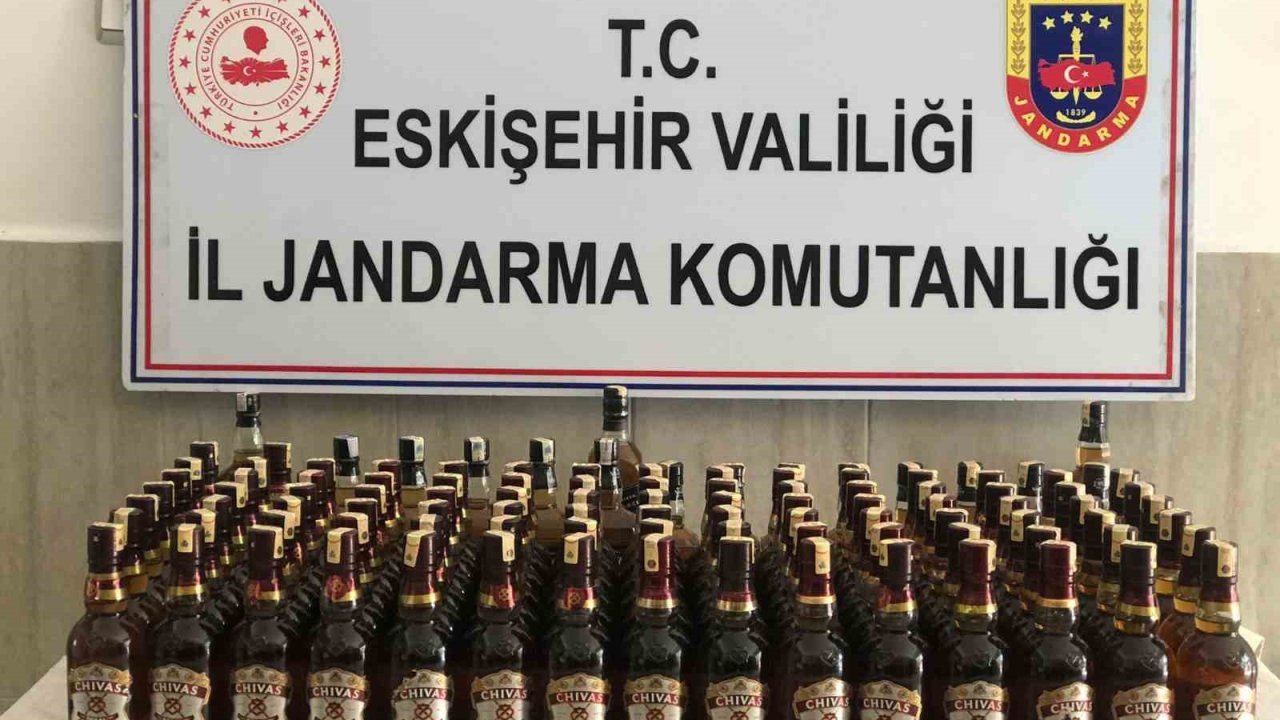 Jandarma 115 bin TL değerinde 156 şişe kaçak alkol ürünü ele geçirdi