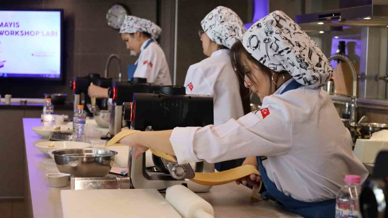 Yarışmada dereceye giren genç aşçı adayları İstanbul’da akademik eğitim aldı