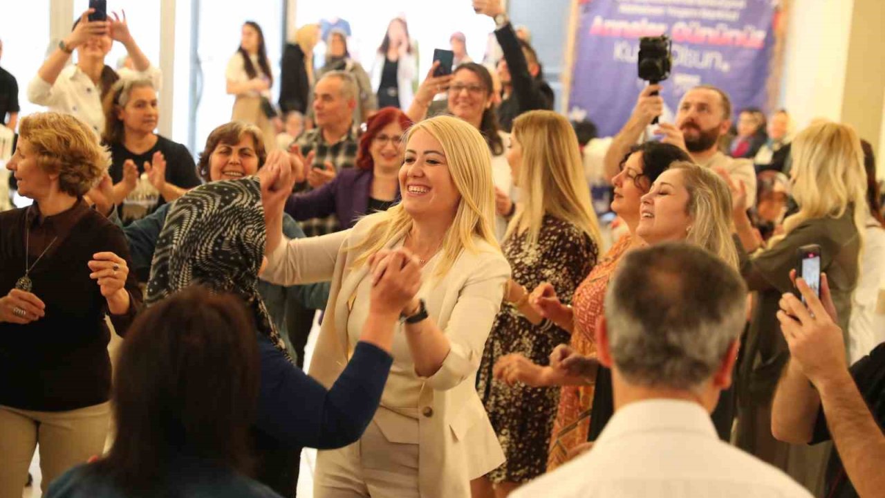 Merkezefendi Alzheimer Yaşam Merkezi’ndeki büyüklerin Anneler Günü kutlandı