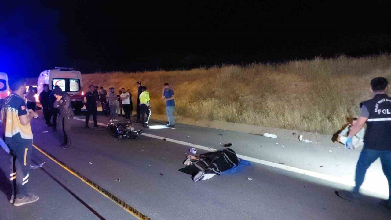İki motosiklet çarpıştı, 2 sürücü de hayatını kaybetti