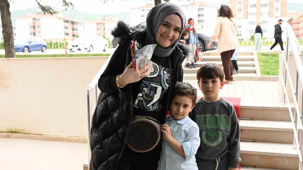 Bozüyük Belediyesi Kreşinin minik öğrencileri, annelerinin Anneler Günü’nü kutladı