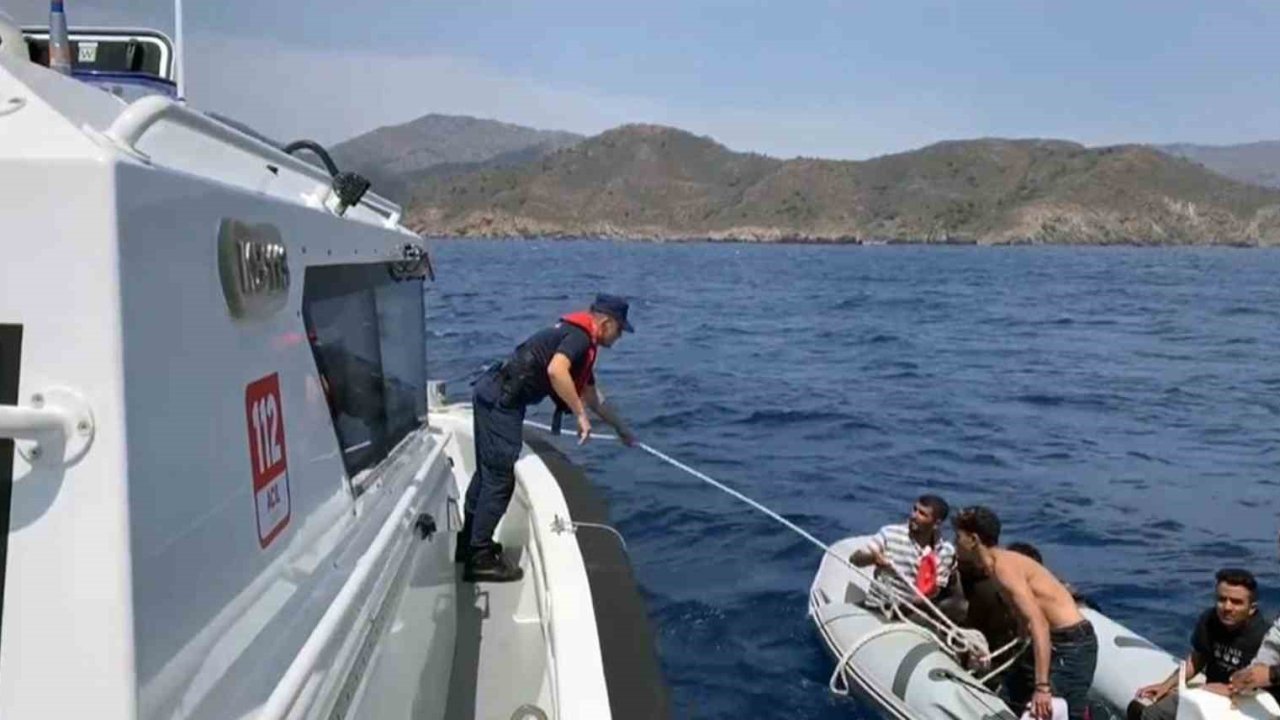 Sahil Güvenlik denizden düzensiz göçmen topladı