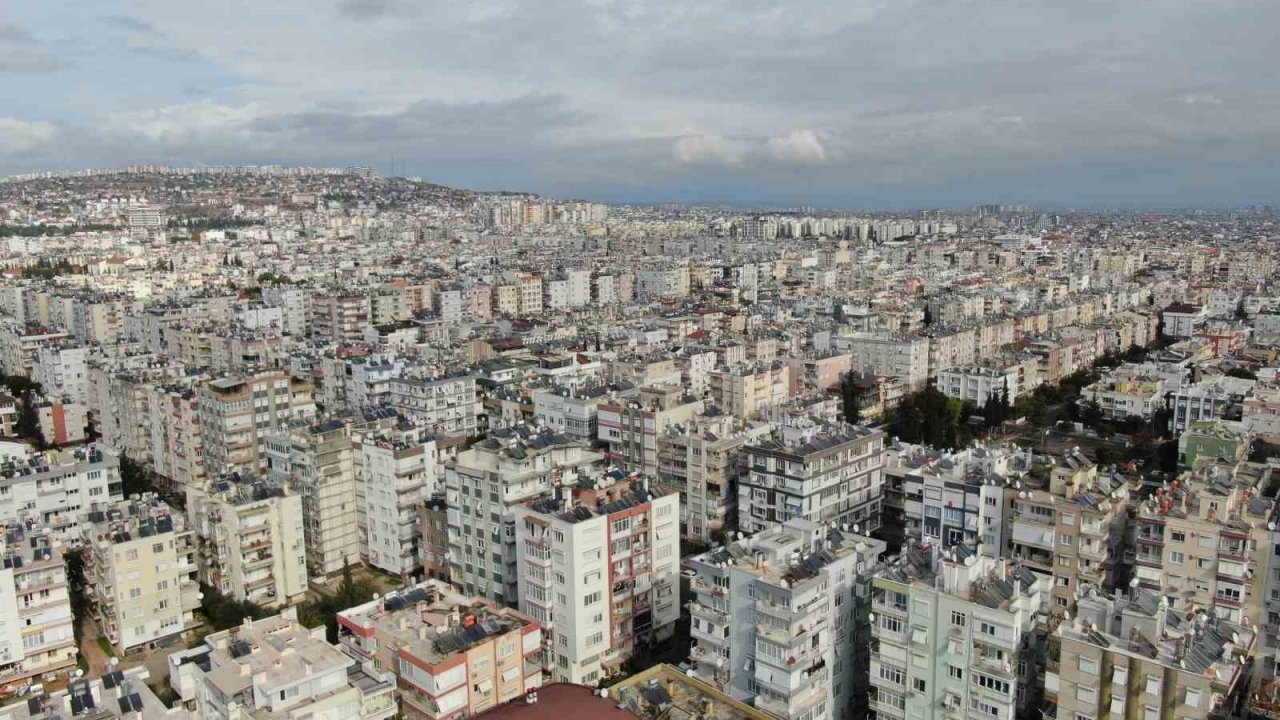 Antalya’ya yerleşen Rusya ve Ukraynalılar memleketlerine dönüş yapıyor