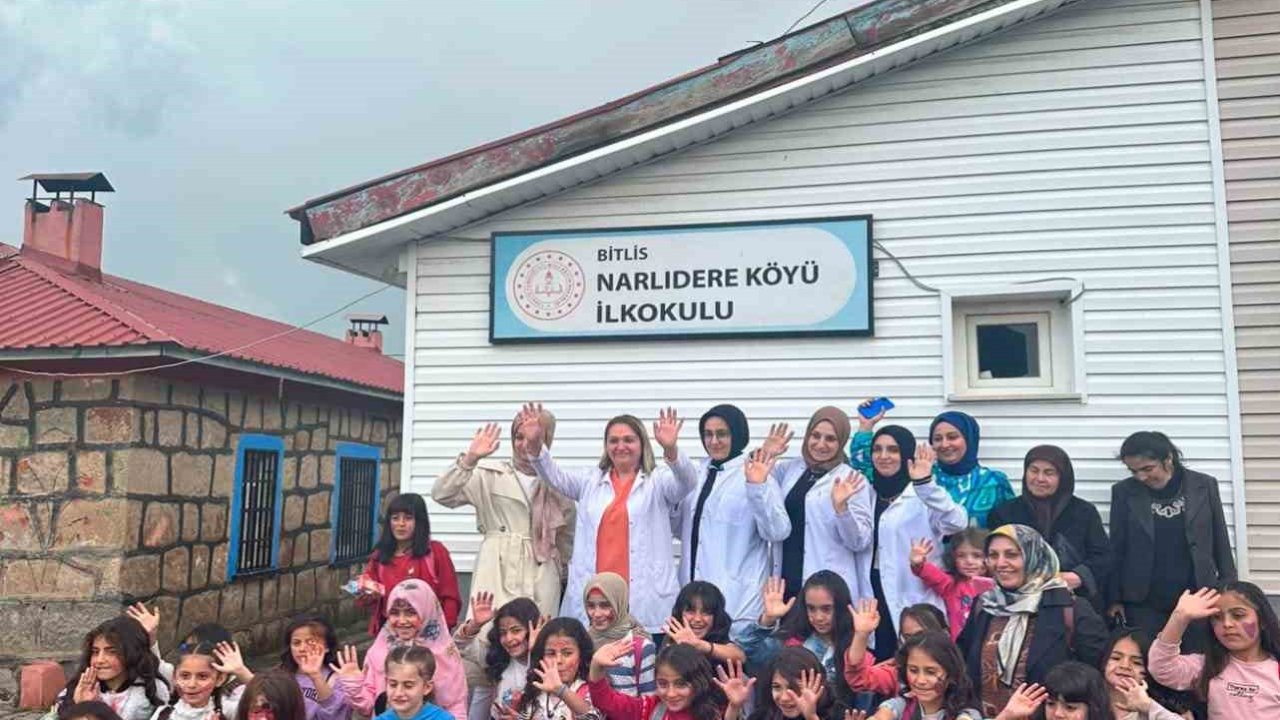 Köy okullarındaki kız çocuklarına yönelik saç kesimi yapıldı