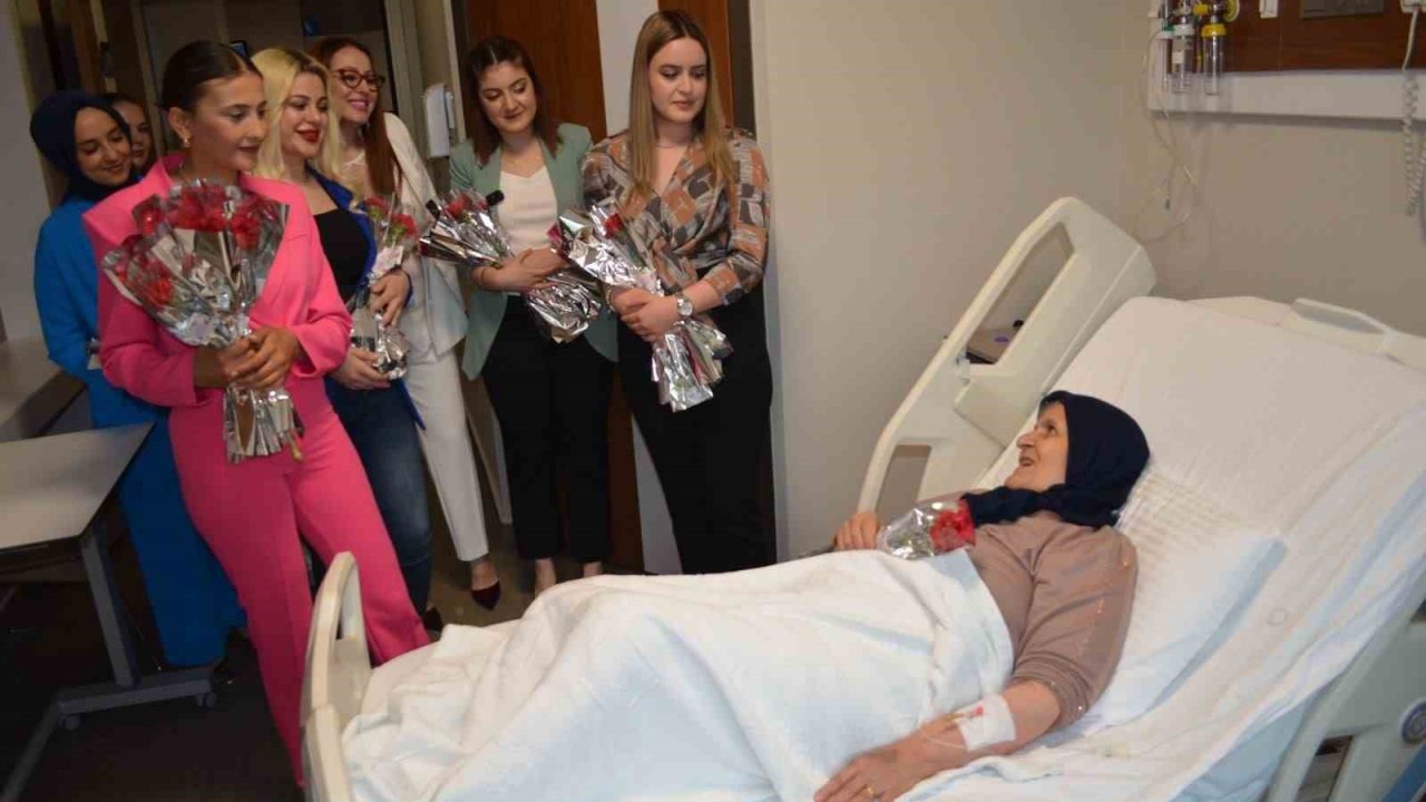 Özel Sular Akademi Hastanesi en özel günlerinde anneleri unutmadı