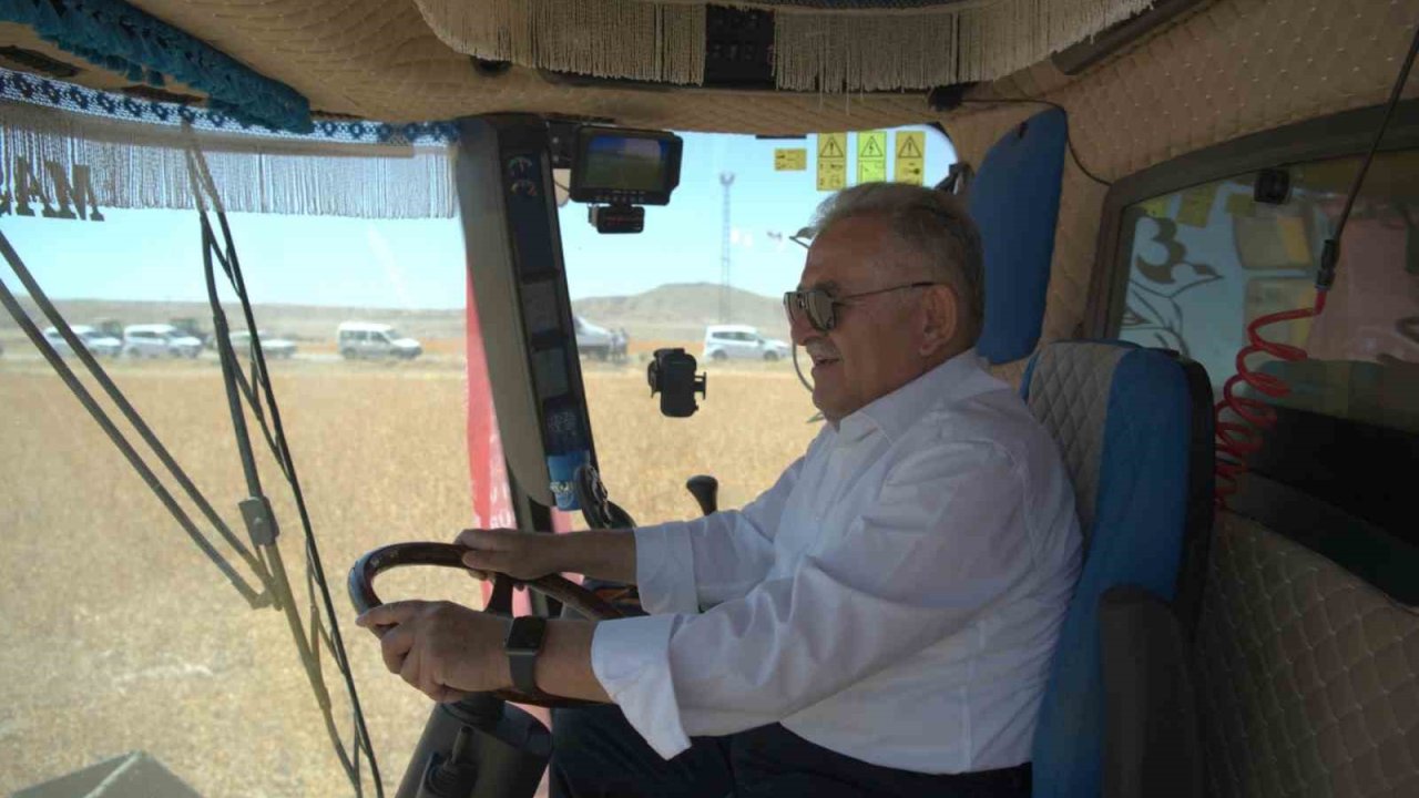 Başkan Büyükkılıç: "Çiftçinin en güçlü destekçisi olarak Türkiye’ye örnek oluyoruz"